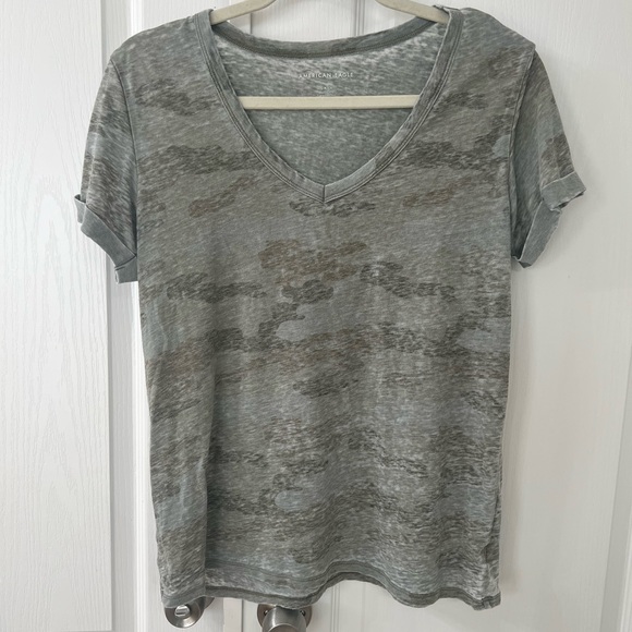 American Eagle Camo V-Neck T-Shirt - Picture 5 of 8